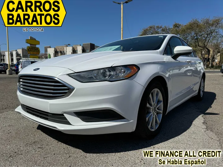WHITE, 2017 FORD FUSION Image 1