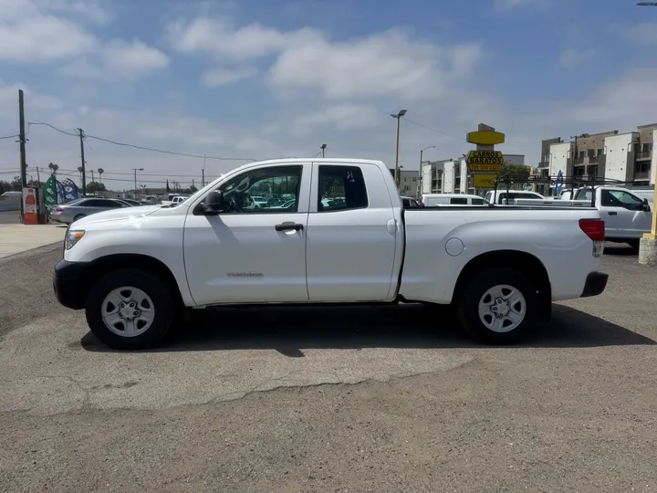 WHITE, 2012 TOYOTA TUNDRA CREW W/ 39K MILES MOTOR Image 4