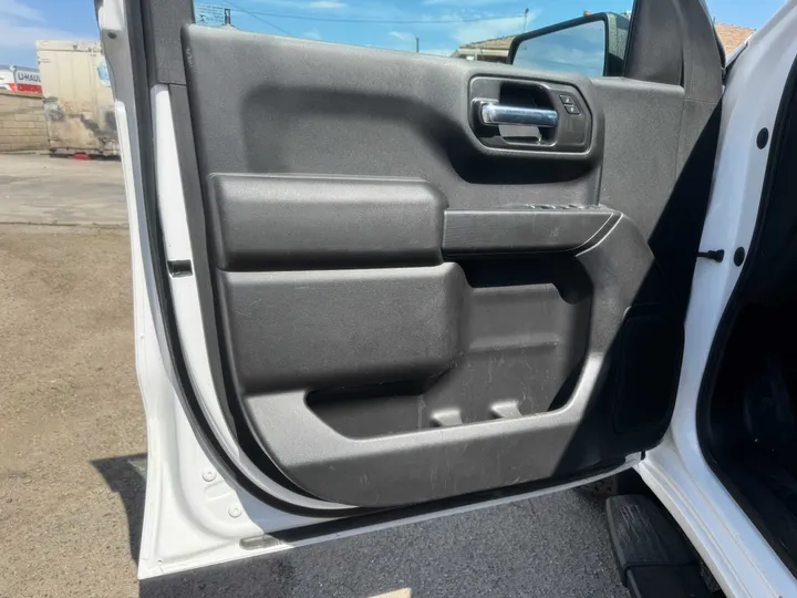 WHITE, 2020 CHEVROLET SILVERADO 1500 Image 11