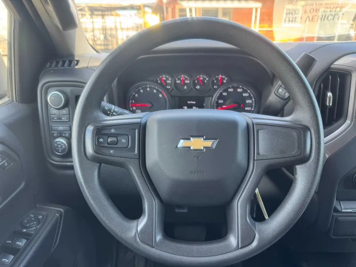 WHITE, 2020 CHEVROLET SILVERADO 1500 Image 24