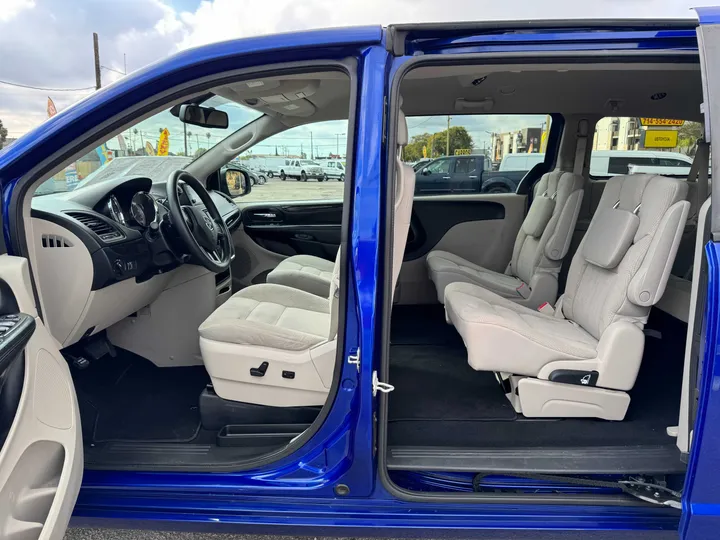 BLUE, 2019 DODGE GRAND CARAVAN PASSENGER Image 10