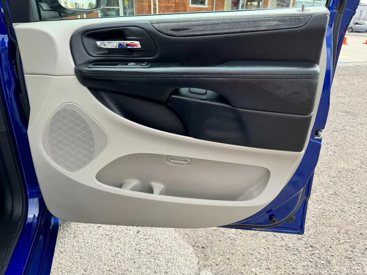 BLUE, 2019 DODGE GRAND CARAVAN PASSENGER Image 18