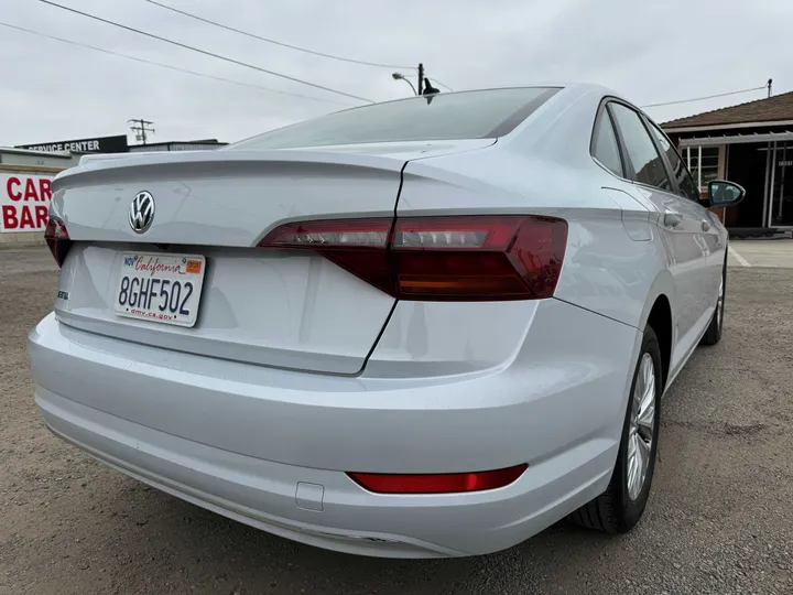 WHITE, 2019 VOLKSWAGEN JETTA Image 6