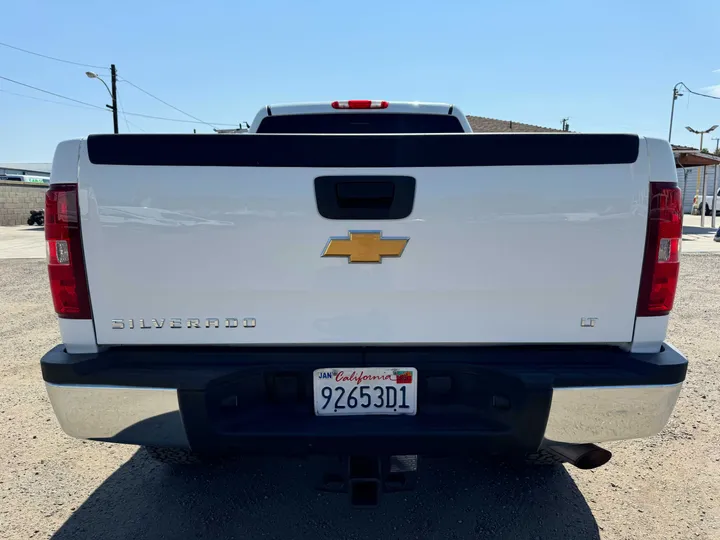 WHITE, 2012 CHEVROLET SILVERADO 2500 HD CREW CAB Image 5