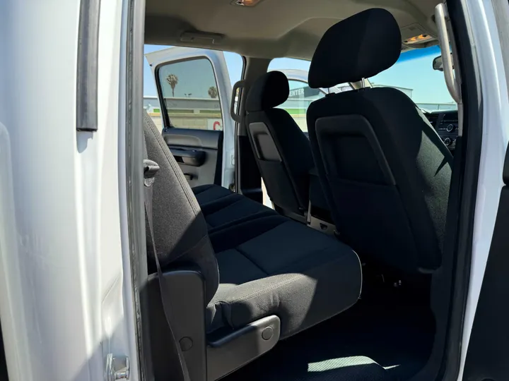 WHITE, 2012 CHEVROLET SILVERADO 2500 HD CREW CAB Image 15