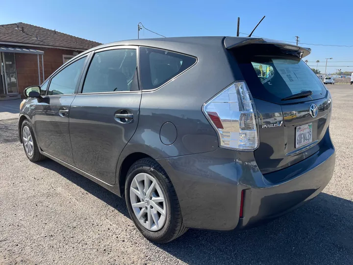 GRAY, 2012 TOYOTA PRIUS V Image 4