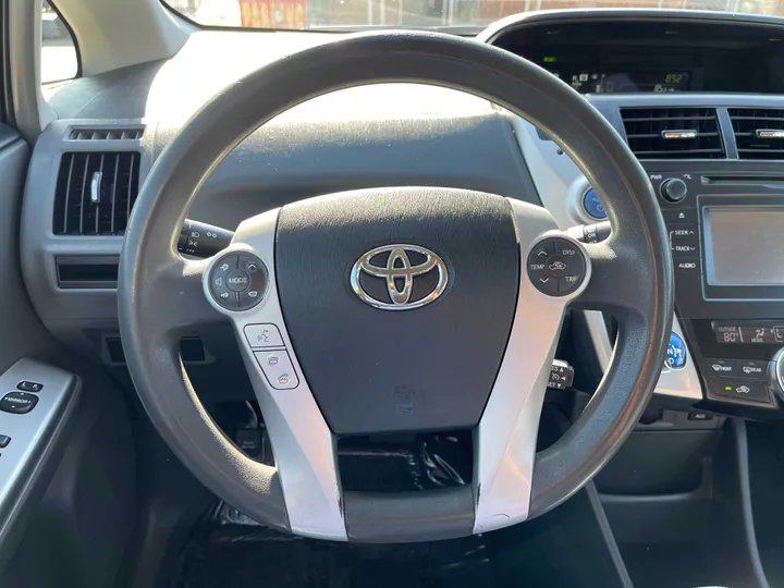 GRAY, 2012 TOYOTA PRIUS V Image 23