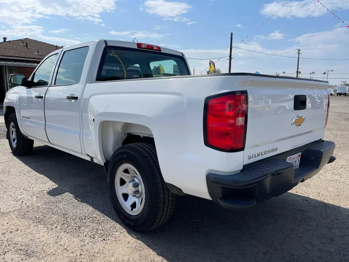 WHITE, 2018 CHEVROLET SILVERADO 1500 CREW CAB Image 4