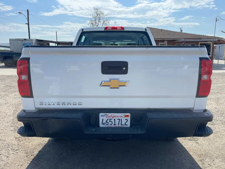 WHITE, 2018 CHEVROLET SILVERADO 1500 CREW CAB Image 5