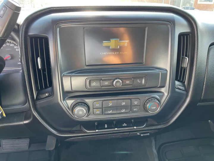 WHITE, 2018 CHEVROLET SILVERADO 1500 CREW CAB Image 20