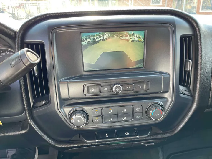 WHITE, 2018 CHEVROLET SILVERADO 1500 CREW CAB Image 21