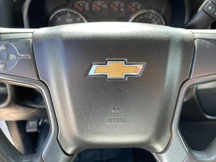 WHITE, 2018 CHEVROLET SILVERADO 1500 CREW CAB Image 24