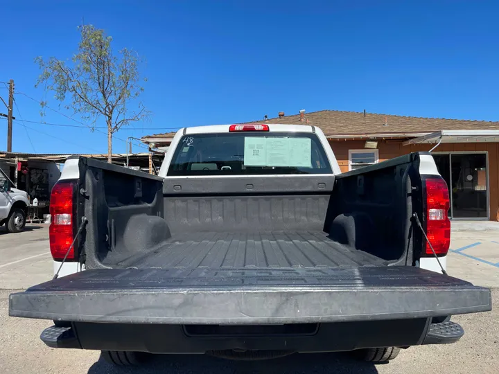 WHITE, 2018 CHEVROLET SILVERADO 1500 CREW CAB Image 6