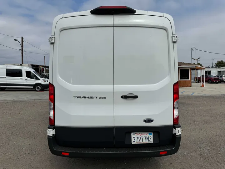 WHITE, 2018 FORD TRANSIT 250 VAN Image 5