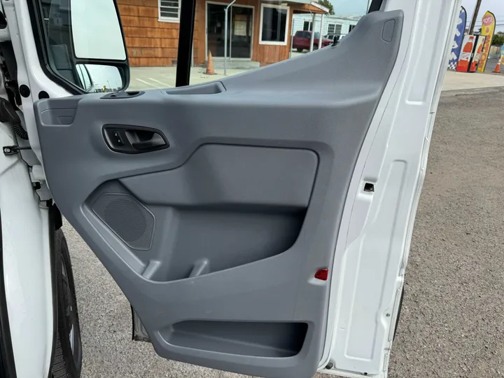 WHITE, 2018 FORD TRANSIT 250 VAN Image 14