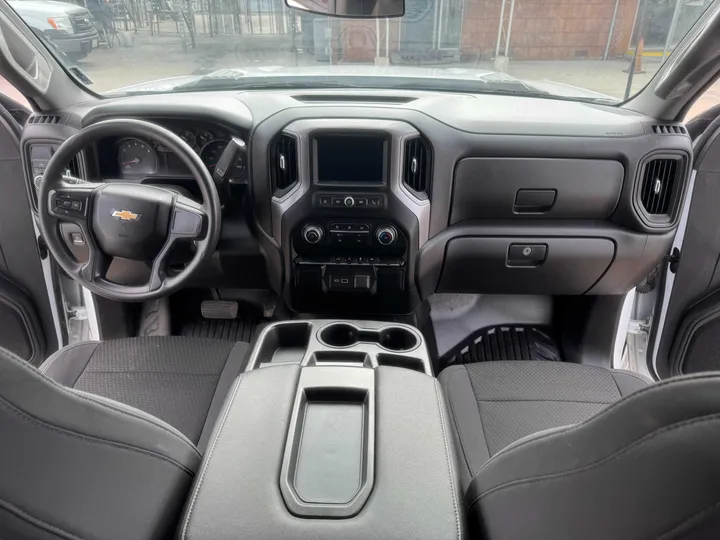 BLACK, 2022 CHEVROLET SILVERADO 2500 HD CREW CAB Image 19