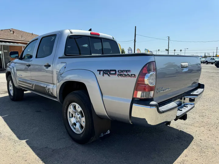 GRAY, 2015 TOYOTA TACOMA DOUBLE CAB Image 4