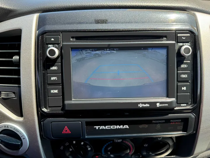 GRAY, 2015 TOYOTA TACOMA DOUBLE CAB Image 20