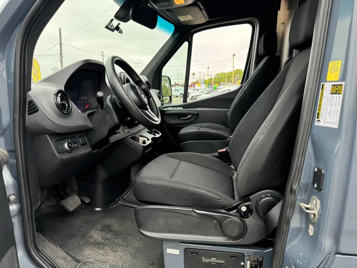 BLUE, 2019 MERCEDES-BENZ SPRINTER 2500 CREW Image 7