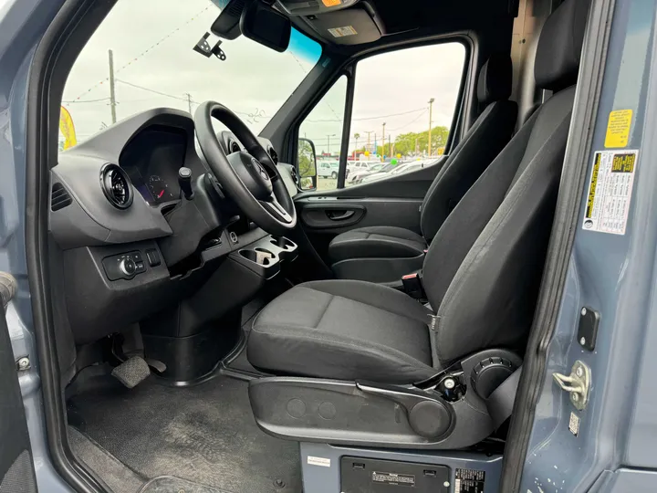 BLUE, 2019 MERCEDES-BENZ SPRINTER 2500 CREW Image 8