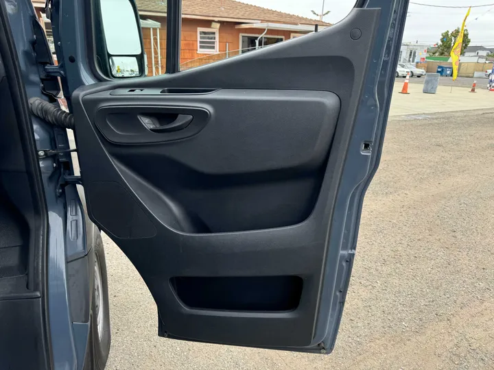 BLUE, 2019 MERCEDES-BENZ SPRINTER 2500 CREW Image 16