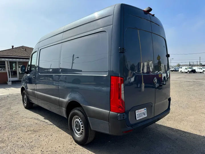 BLUE, 2019 MERCEDES-BENZ SPRINTER 2500 CREW Image 4