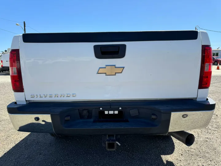 WHITE, 2008 CHEVROLET SILVERADO 3500 HD CREW CAB Image 5