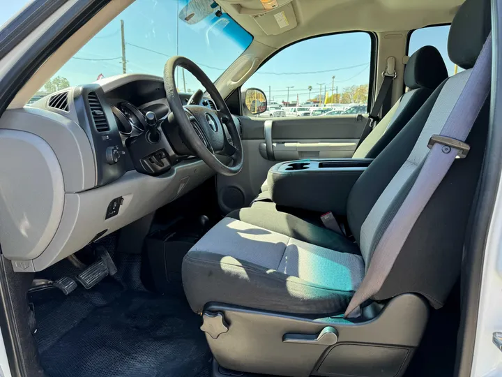 WHITE, 2008 CHEVROLET SILVERADO 3500 HD CREW CAB Image 8