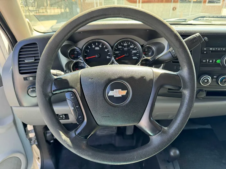 WHITE, 2008 CHEVROLET SILVERADO 3500 HD CREW CAB Image 21