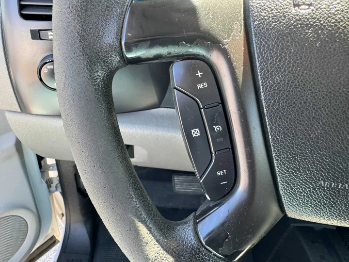 WHITE, 2008 CHEVROLET SILVERADO 3500 HD CREW CAB Image 23