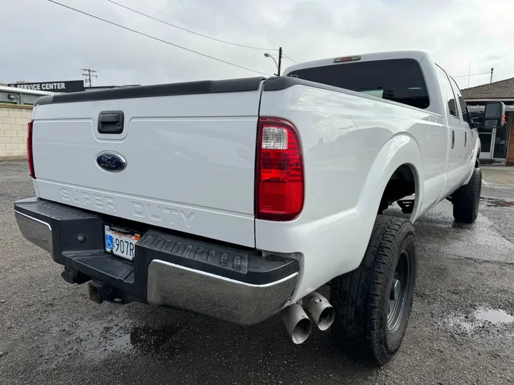 WHITE, 2016 FORD F350 SUPER DUTY CREW CAB Image 6