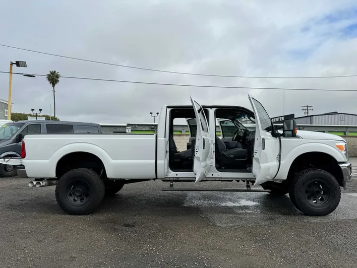 WHITE, 2016 FORD F350 SUPER DUTY CREW CAB Image 15