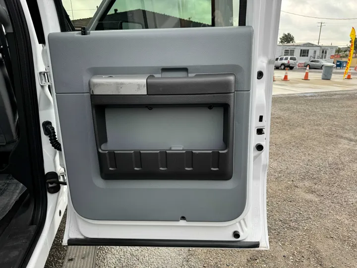 WHITE, 2016 FORD F350 SUPER DUTY CREW CAB Image 17