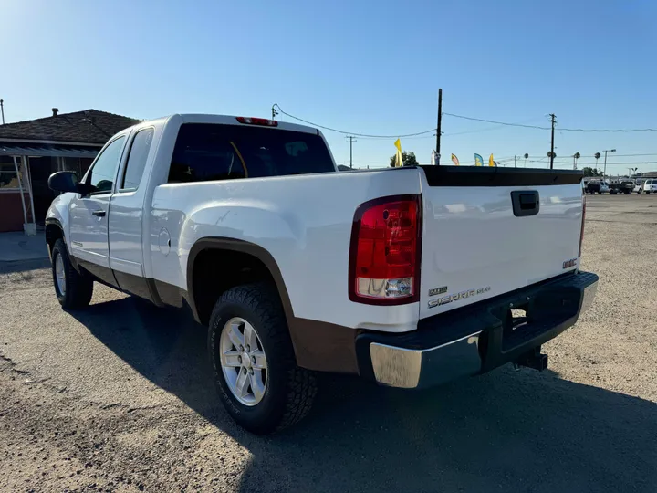 WHITE, 2012 GMC SIERRA 1500 EXTENDED CAB Image 4