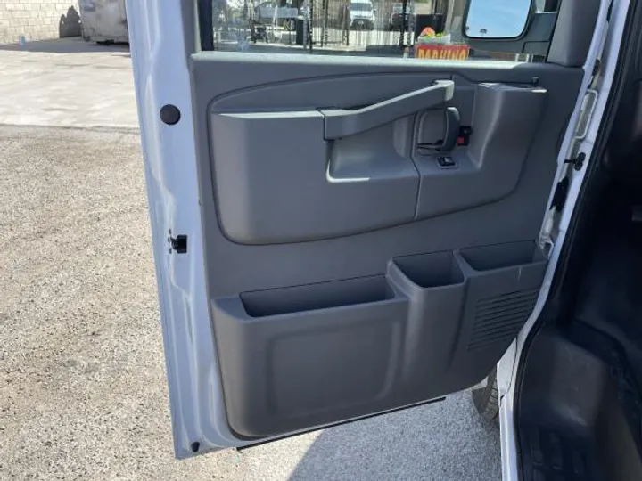 WHITE, 2019 CHEVROLET EXPRESS 2500 CARGO Image 8