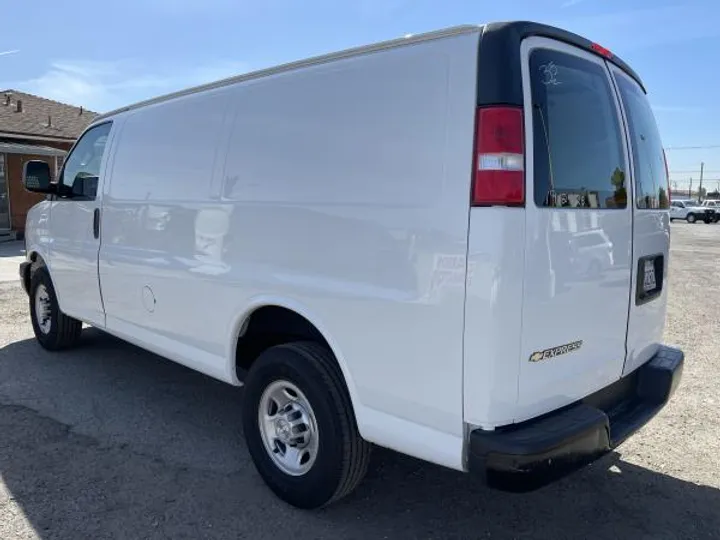 WHITE, 2019 CHEVROLET EXPRESS 2500 CARGO Image 4