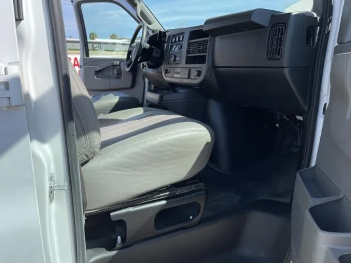 WHITE, 2019 CHEVROLET EXPRESS 2500 CARGO Image 13