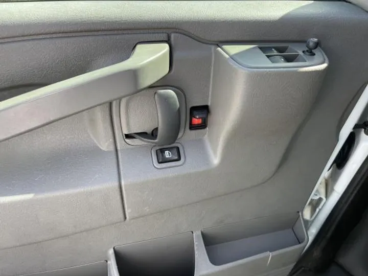 WHITE, 2019 CHEVROLET EXPRESS 2500 CARGO Image 9