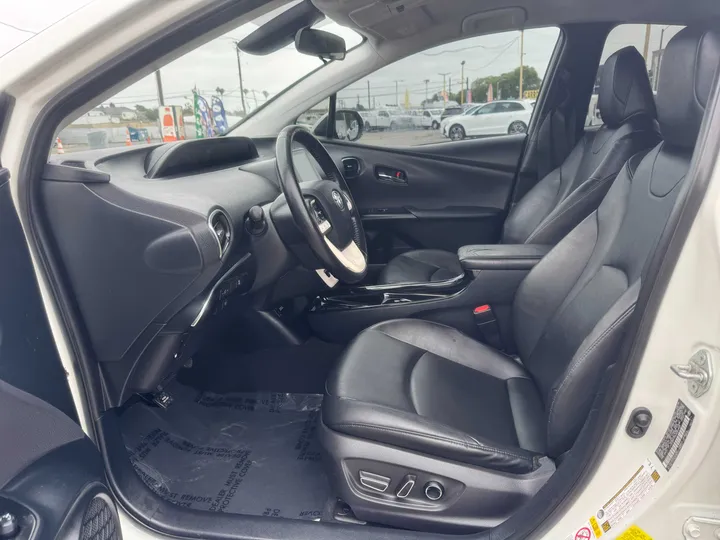 WHITE, 2017 TOYOTA PRIUS PRIME W/HOV DECAL Image 11