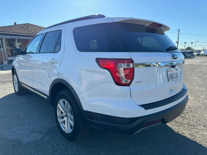 WHITE, 2019 FORD EXPLORER Image 4