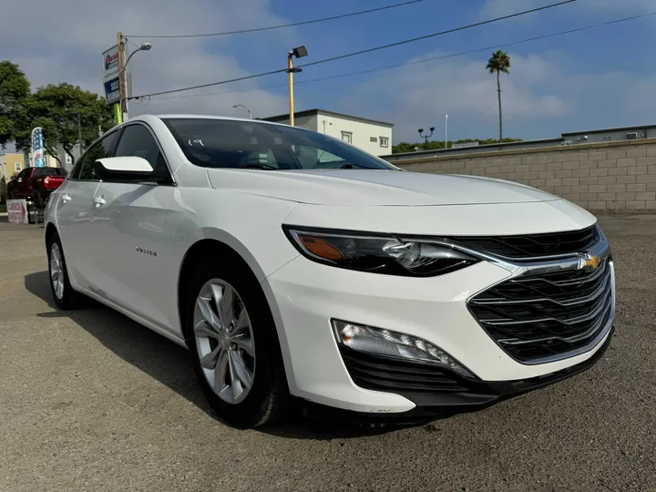 WHITE, 2019 CHEVROLET MALIBU Image 3