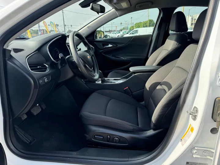 WHITE, 2019 CHEVROLET MALIBU Image 7