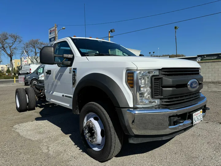 WHITE, 2019 FORD F450 SUPER DUTY REGULAR CAB & CHASSIS Image 3
