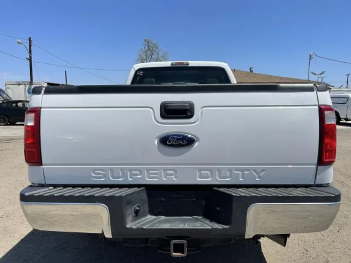 WHITE, 2012 FORD F250 SUPER DUTY CREW CAB Image 5