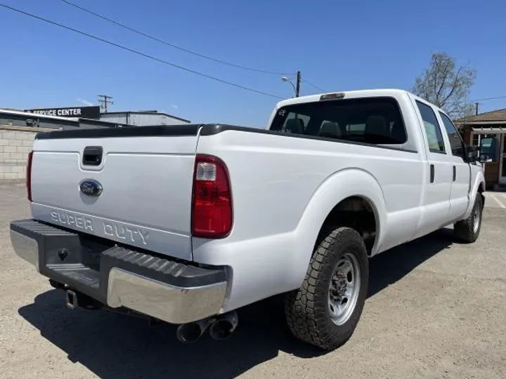 WHITE, 2012 FORD F250 SUPER DUTY CREW CAB Image 7