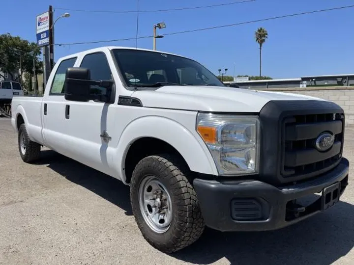 WHITE, 2012 FORD F250 SUPER DUTY CREW CAB Image 3