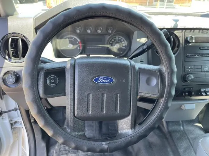 WHITE, 2012 FORD F250 SUPER DUTY CREW CAB Image 19