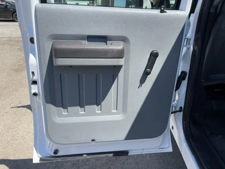 WHITE, 2012 FORD F250 SUPER DUTY CREW CAB Image 11