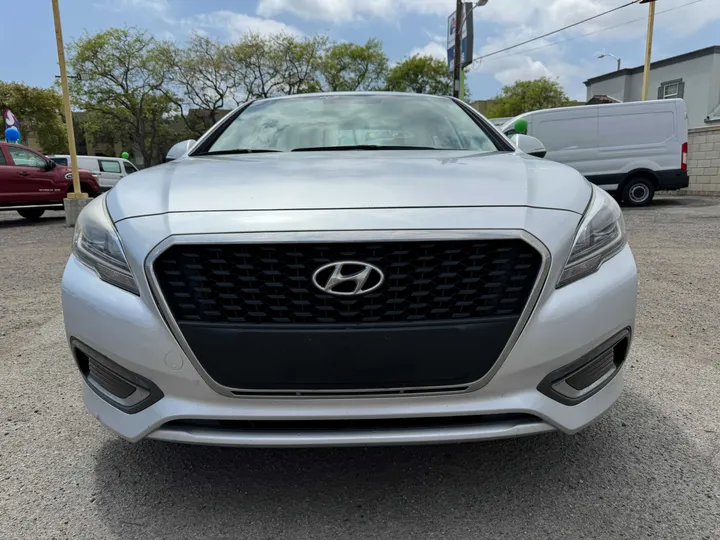 SILVER, 2016 HYUNDAI SONATA HYBRID Image 2