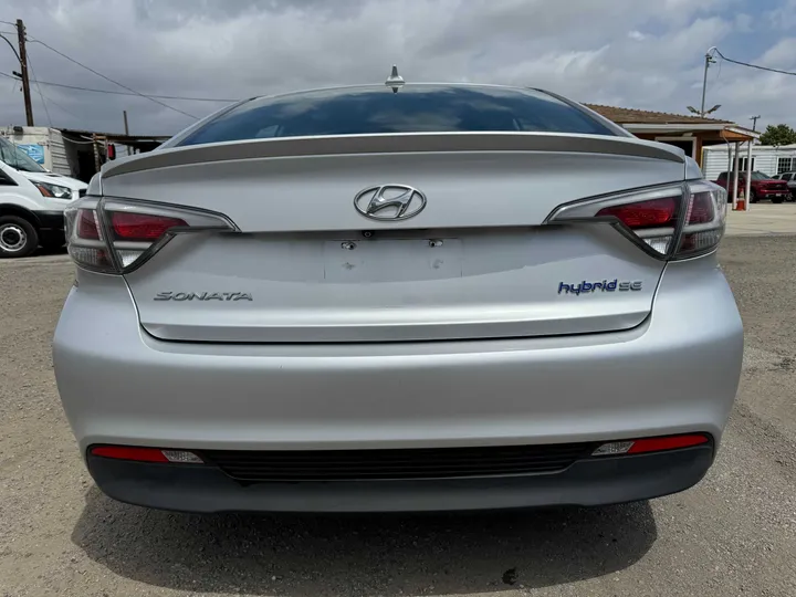 SILVER, 2016 HYUNDAI SONATA HYBRID Image 5